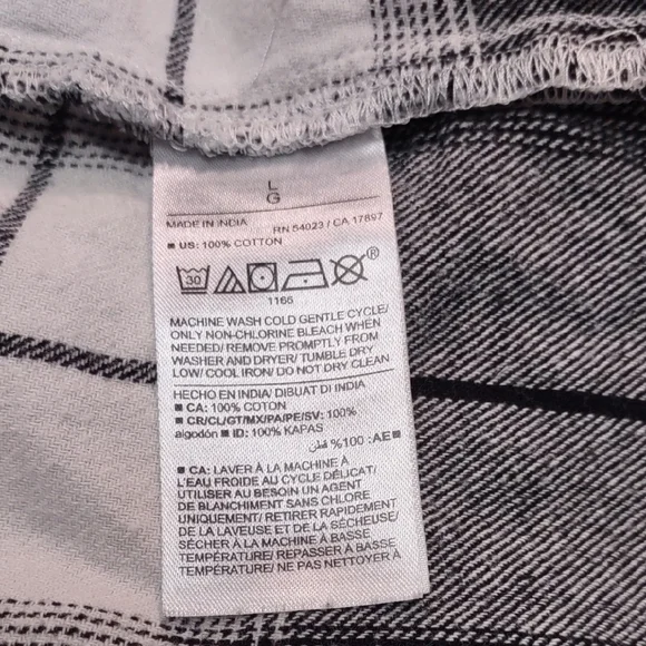 Old Navy Women's The Boyfriend Flannel Shirt - Picture 7 of 8